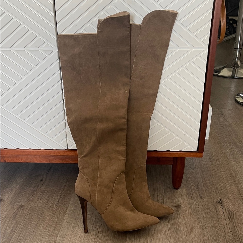 Elegant Brown Knee-High Women's Boots size 7